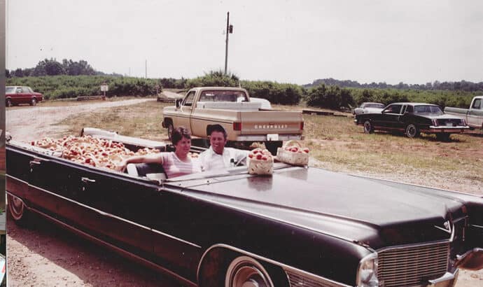 Jimmy and Valvoreth with peaches in a car
