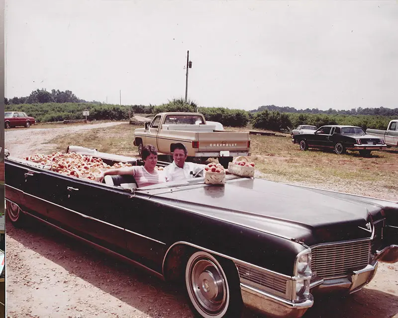Jimmy and Valvoreth with peaches in a car