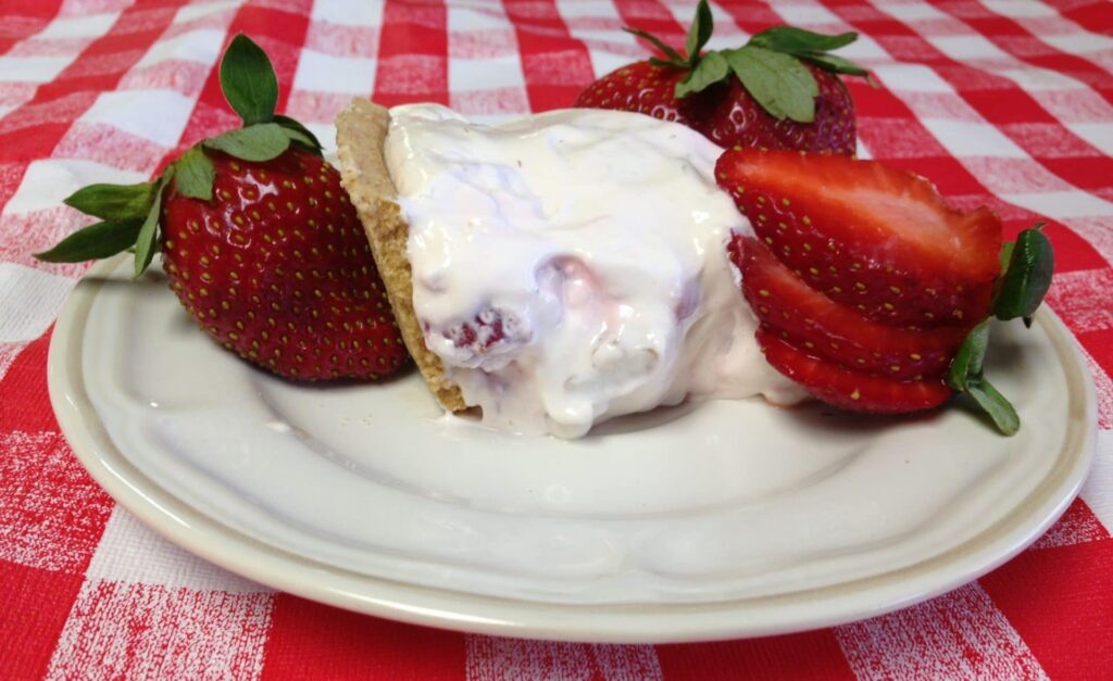 Strawberry million dollar pie