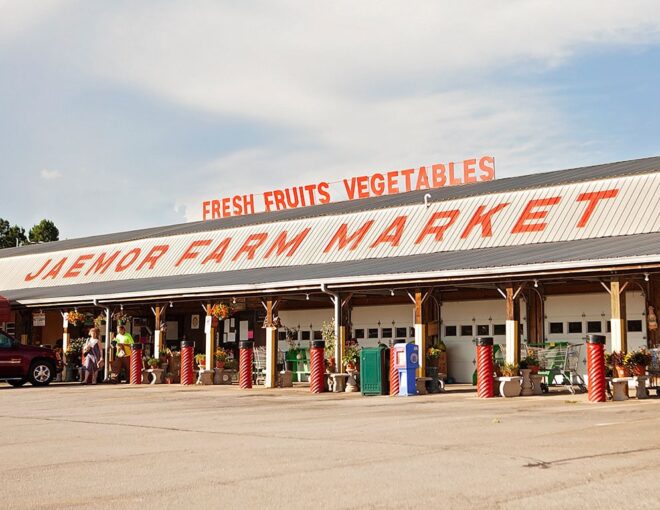 Exterior of Jaemor Farm Market in Alto
