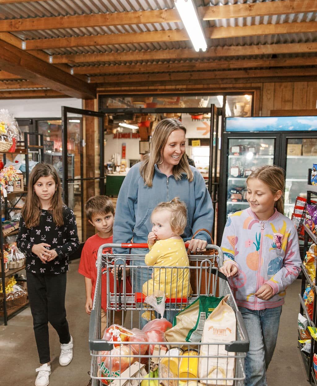 family shopping at Jaemor Farms