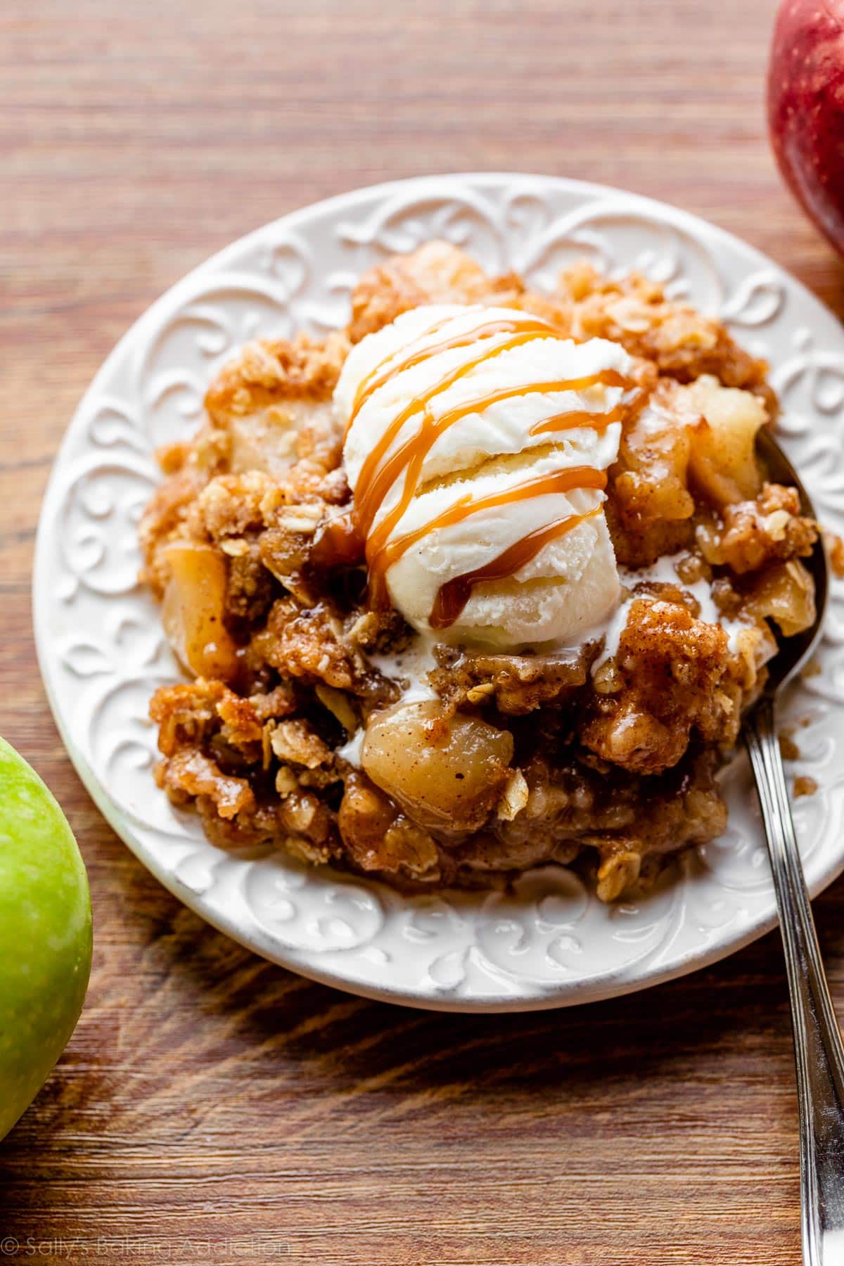 apple crisp with ice cream