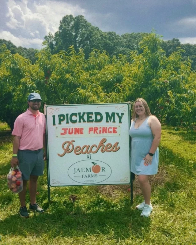 Saturdays on the farm — doesn’t get much sweeter 🍑 We’ve got a surprise in store, too! U-Pick Flowers AND yellow squash are now available. Check out details below ⬇️ 

📅 Saturday, June 14: 10am-5pm
📅 Sunday, June 15: 10am-5pm
*Last wagon ride out leaves promptly one hour before closing.

🎟️ Admission: $6/person + tax. Ages 3+. Includes access to the farm games and a wagon ride to the peach orchard.

🍑 Peck Bag: $25 each OR 2 for $40
🌸 Flower Cup: $8 each
⭐️ Yellow Squash: $5/bag

🧺 Each group must purchase at least one container for picking to enter the field. Containers from home are NOT permitted.
🐶🚫 Pets are not permitted in the field, game area, in the market or at the eatery.

📸: @michaelahawkins
